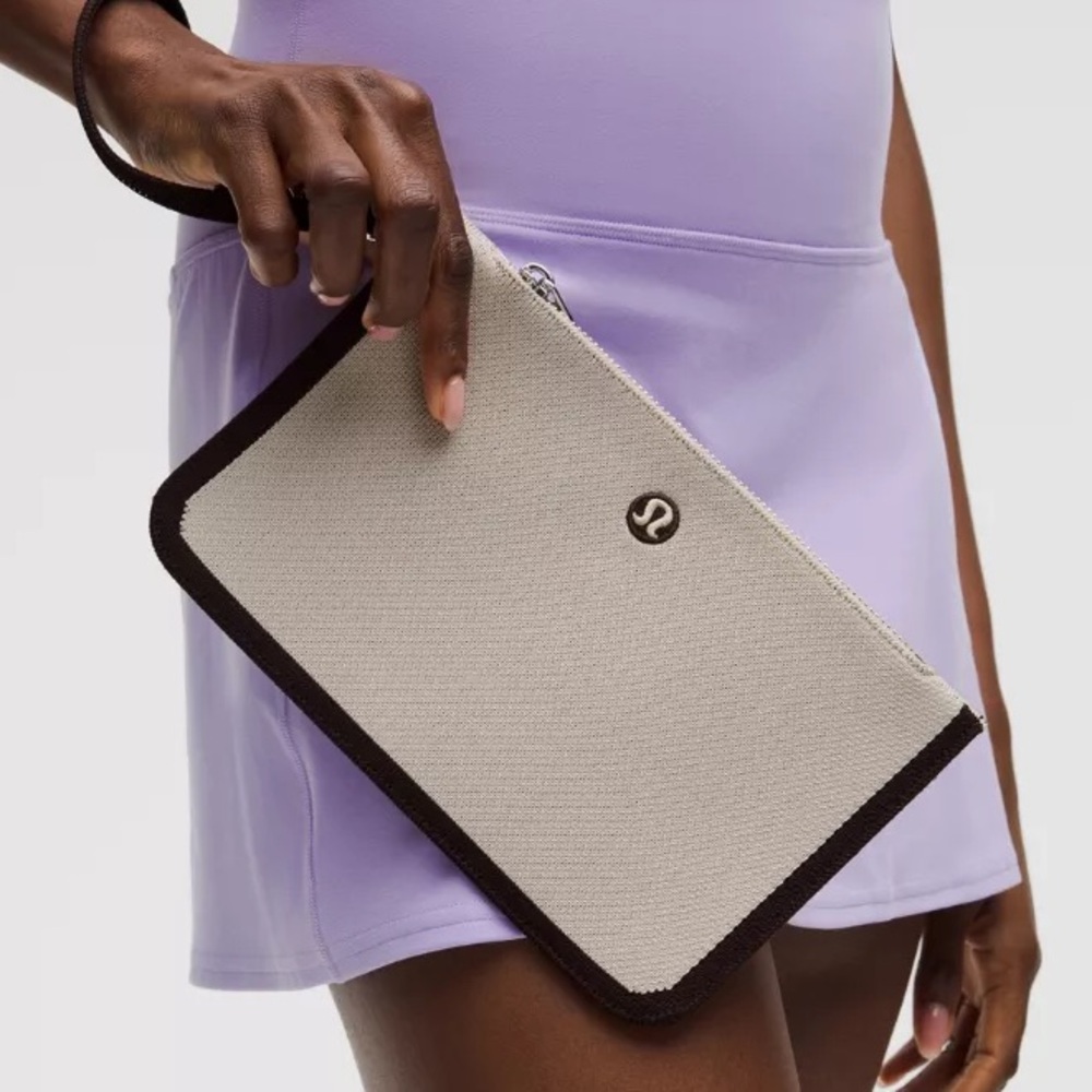 Lululemon Classic Wristlet ✨